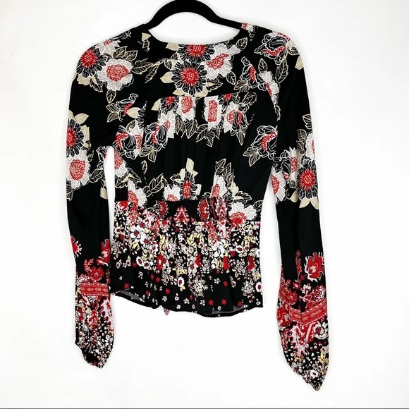 Free people romantic elastic floral shirt. - Picture 2 of 6